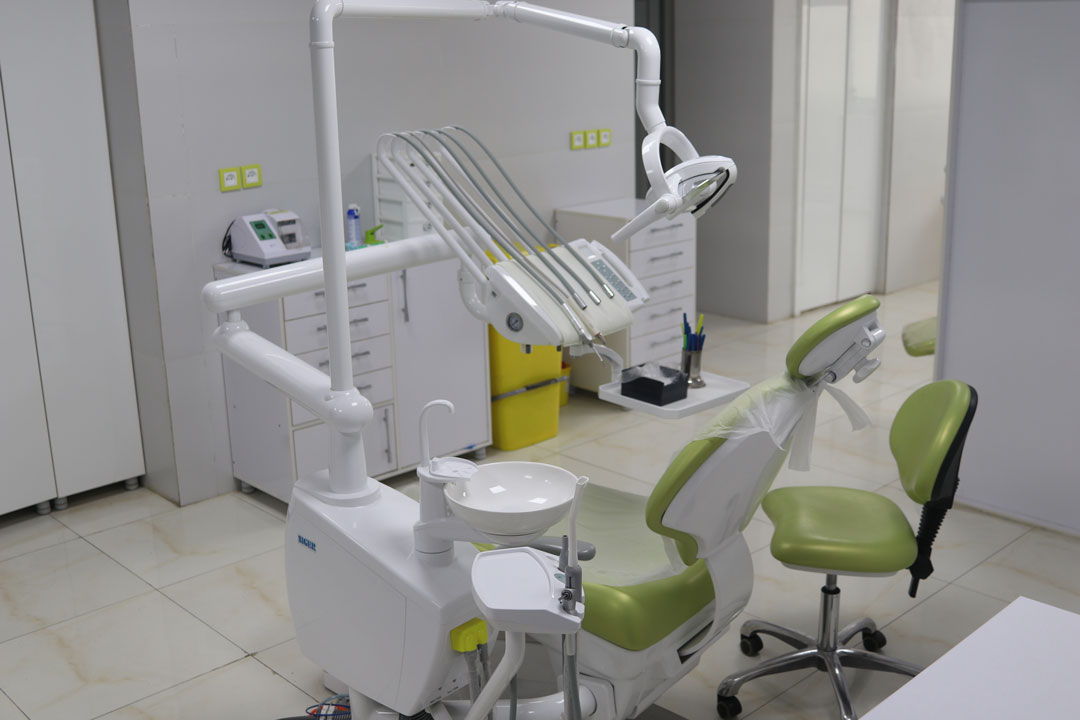 کلینیک دندانپزشکی نیکان Nikan Dental Clinic اهواز دندانپزشکی  ایمپلنت تخصصی دندانپزشکی جراحی لثه جرم گیری ایمپلنت ترمیم ارتودنسی